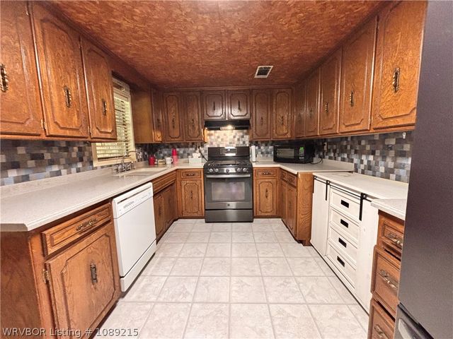 415 N Vine Street, Hackett, AR 72937