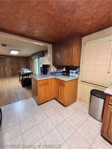 415 N Vine Street, Hackett, AR 72937