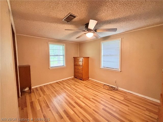 415 N Vine Street, Hackett, AR 72937