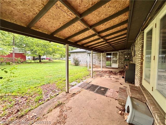 415 N Vine Street, Hackett, AR 72937