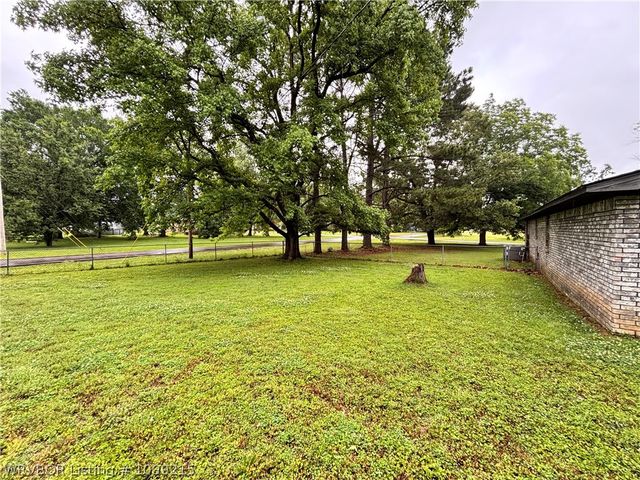 415 N Vine Street, Hackett, AR 72937