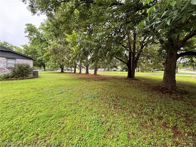 415 N Vine Street, Hackett, AR 72937