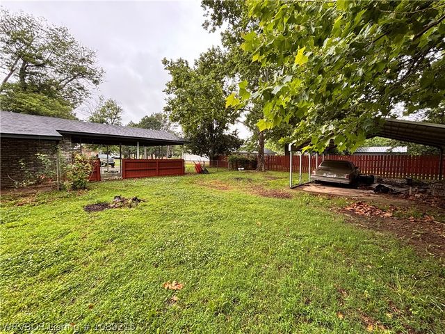 415 N Vine Street, Hackett, AR 72937