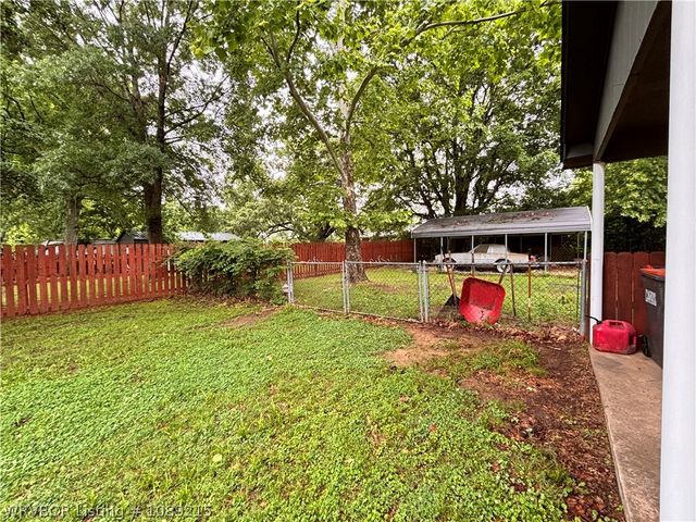 415 N Vine Street, Hackett, AR 72937