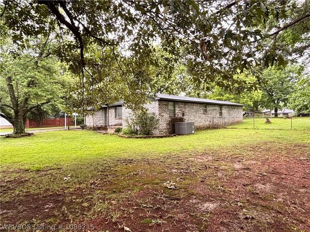 415 N Vine Street, Hackett, AR 72937