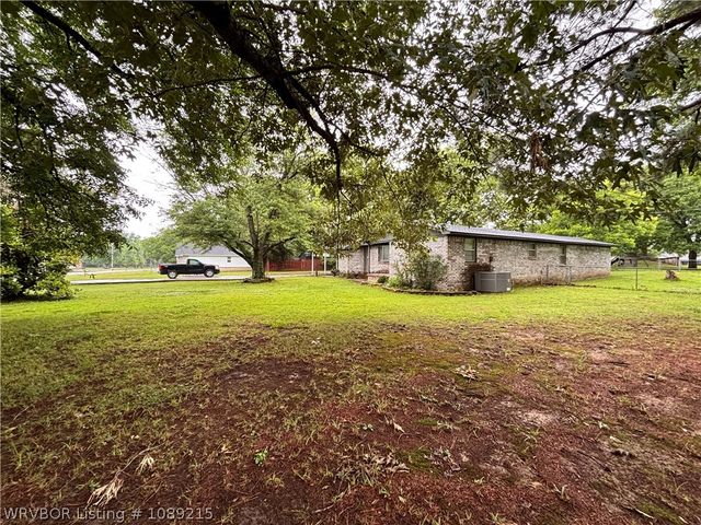 415 N Vine Street, Hackett, AR 72937
