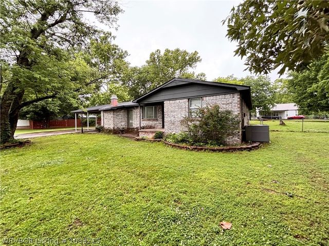 415 N Vine Street, Hackett, AR 72937
