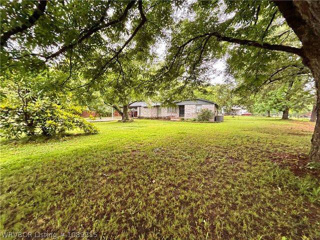 415 N Vine Street, Hackett, AR 72937