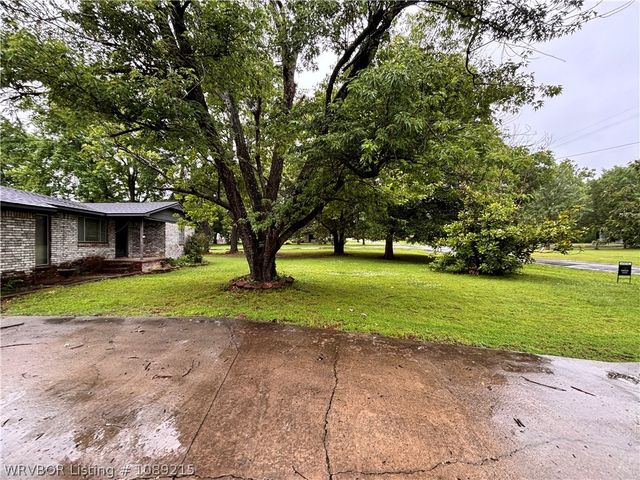 415 N Vine Street, Hackett, AR 72937