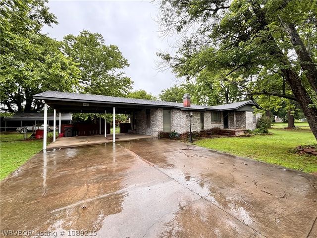 415 N Vine Street, Hackett, AR 72937