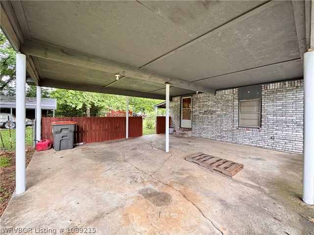 415 N Vine Street, Hackett, AR 72937