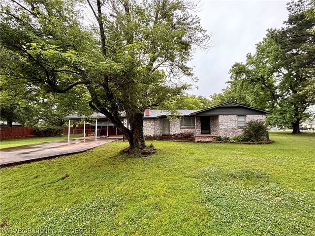 415 N Vine Street, Hackett, AR 72937