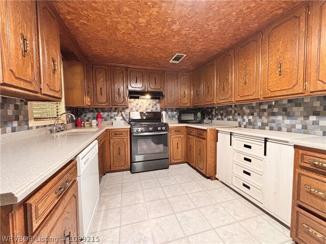 415 N Vine Street, Hackett, AR 72937