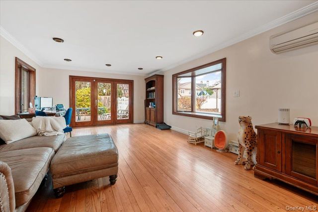 136 Linden Street, Woodmere, NY 11598