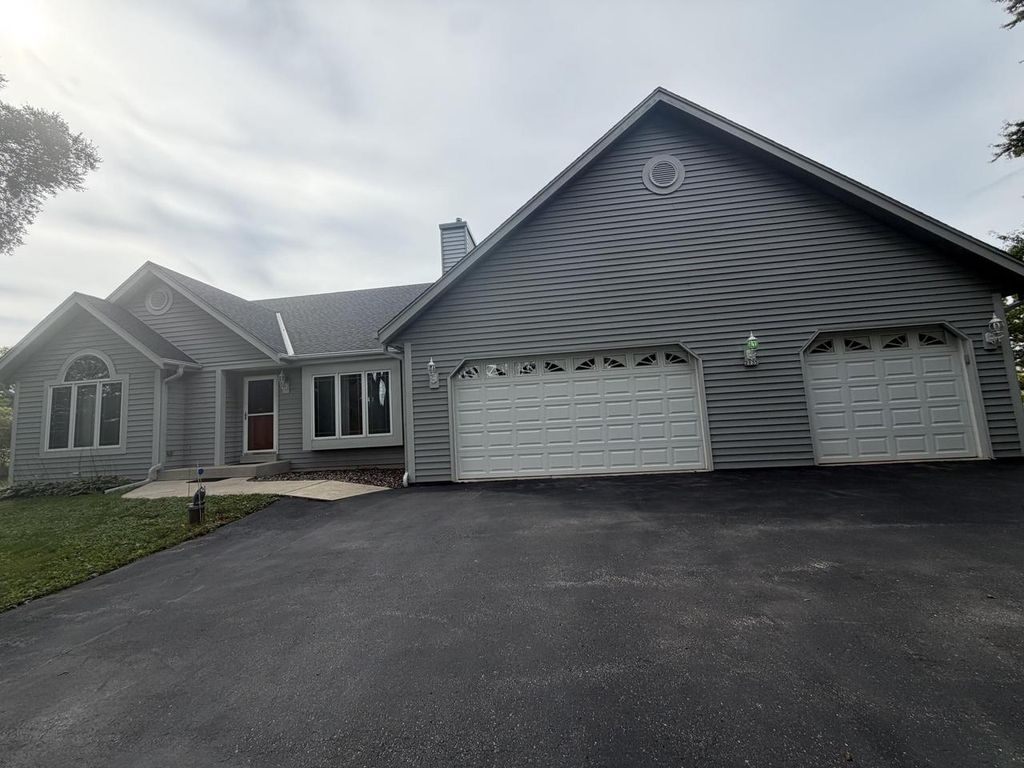 2135 Sherman ROAD, Jackson, WI 53037