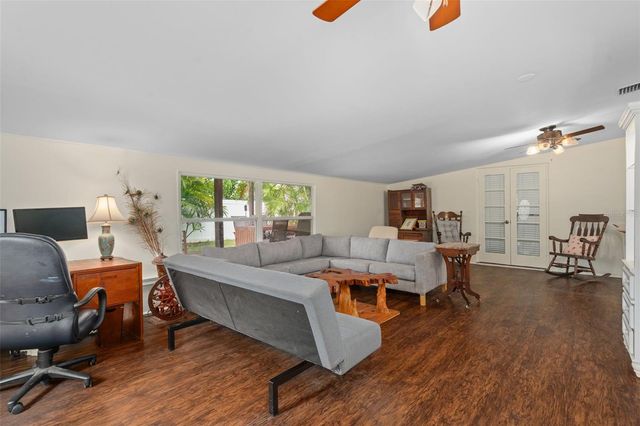 9812 51ST AVENUE N, St Petersburg, FL 33708