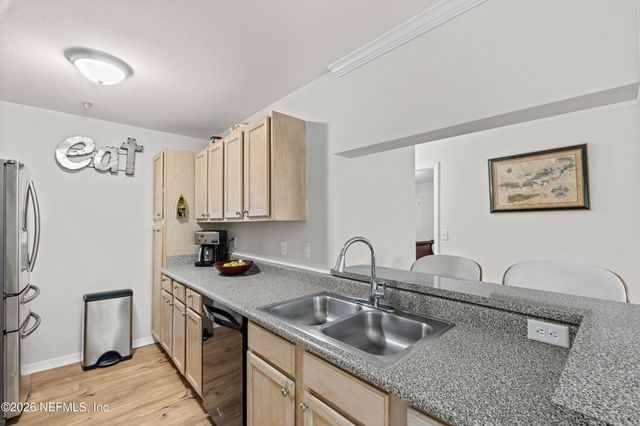 7800 POINT MEADOWS Drive 134, Jacksonville, FL 32256