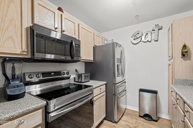 7800 POINT MEADOWS Drive 134, Jacksonville, FL 32256