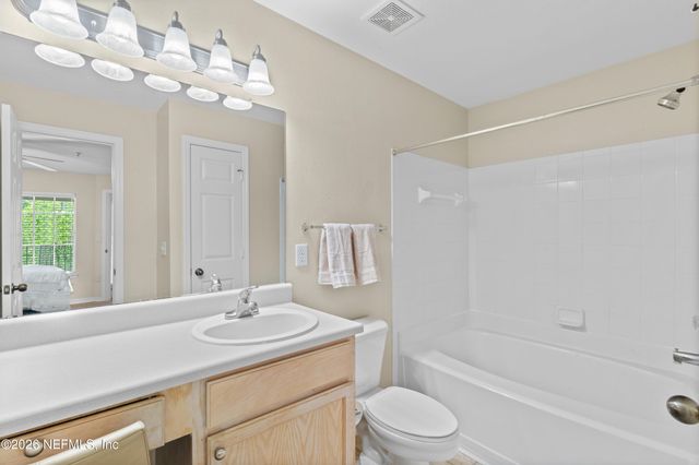 7800 POINT MEADOWS Drive 134, Jacksonville, FL 32256