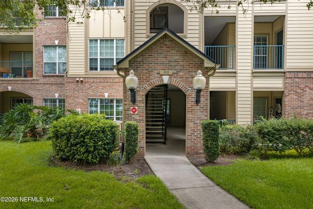 7800 POINT MEADOWS Drive 134, Jacksonville, FL 32256