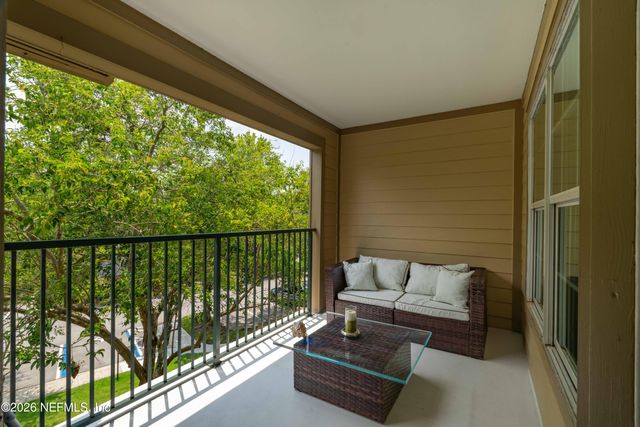 7800 POINT MEADOWS Drive 134, Jacksonville, FL 32256