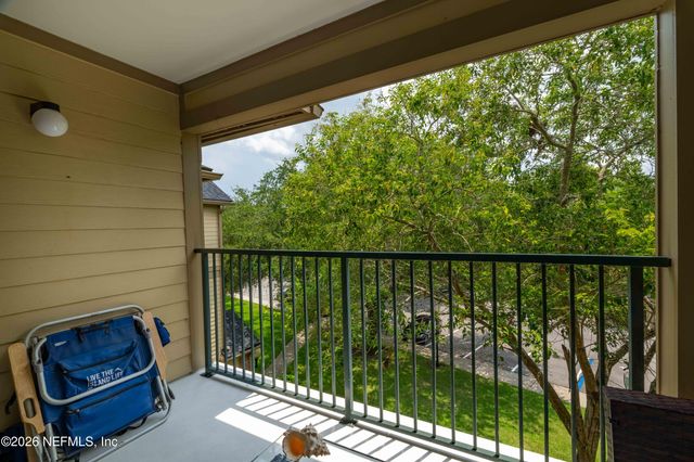 7800 POINT MEADOWS Drive 134, Jacksonville, FL 32256