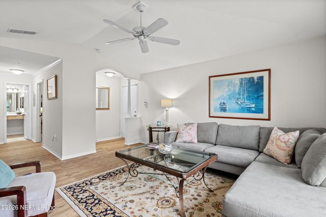 7800 POINT MEADOWS Drive 134, Jacksonville, FL 32256