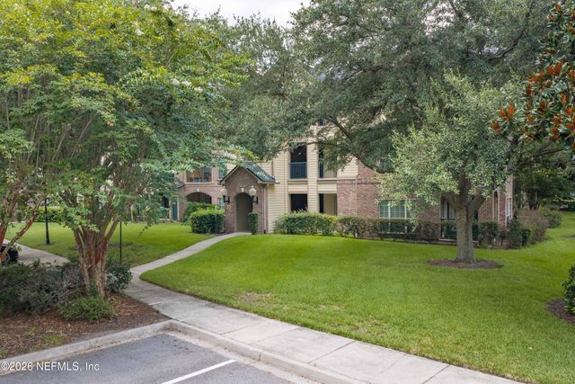 7800 POINT MEADOWS Drive 134, Jacksonville, FL 32256