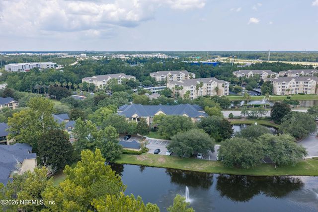 7800 POINT MEADOWS Drive 134, Jacksonville, FL 32256