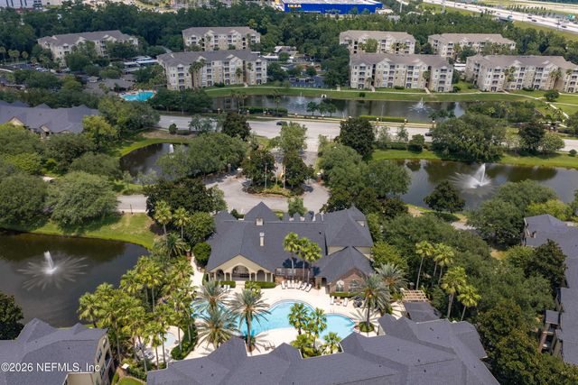 7800 POINT MEADOWS Drive 134, Jacksonville, FL 32256