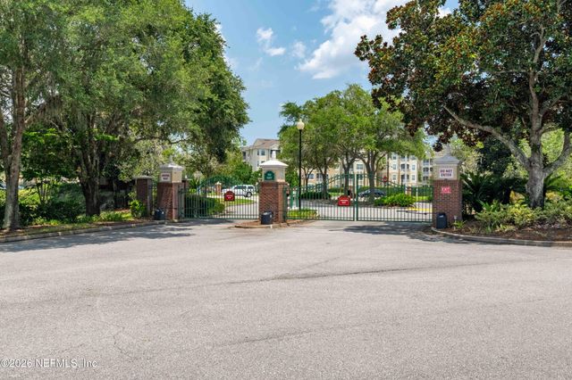 7800 POINT MEADOWS Drive 134, Jacksonville, FL 32256