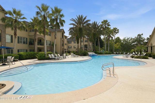 7800 POINT MEADOWS Drive 134, Jacksonville, FL 32256