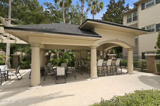 7800 POINT MEADOWS Drive 134, Jacksonville, FL 32256
