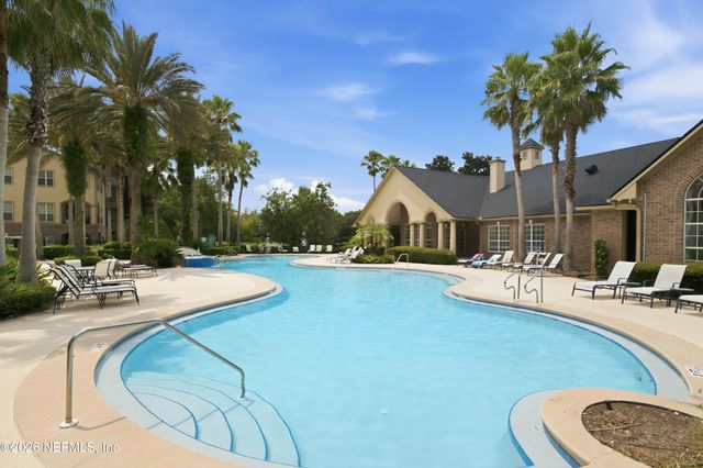 7800 POINT MEADOWS Drive 134, Jacksonville, FL 32256