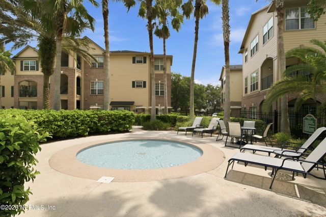 7800 POINT MEADOWS Drive 134, Jacksonville, FL 32256