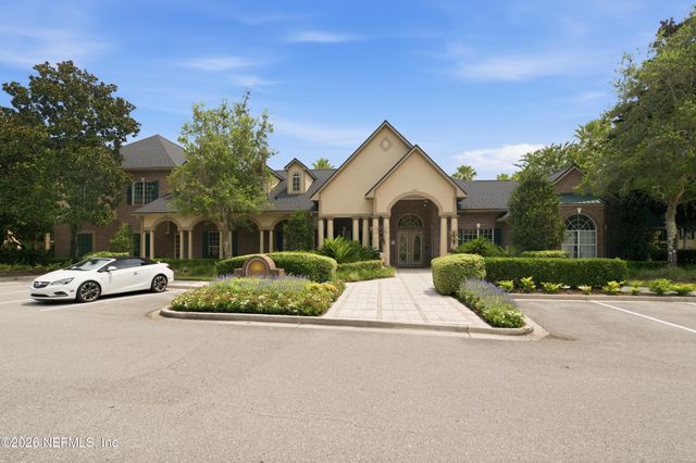 7800 POINT MEADOWS Drive 134, Jacksonville, FL 32256