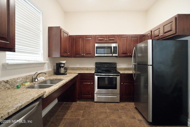 7800 POINT MEADOWS Drive 134, Jacksonville, FL 32256