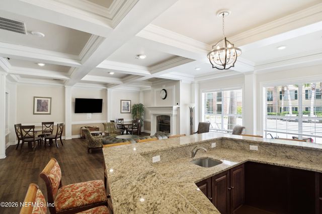 7800 POINT MEADOWS Drive 134, Jacksonville, FL 32256