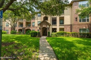 7800 POINT MEADOWS Drive 134, Jacksonville, FL 32256