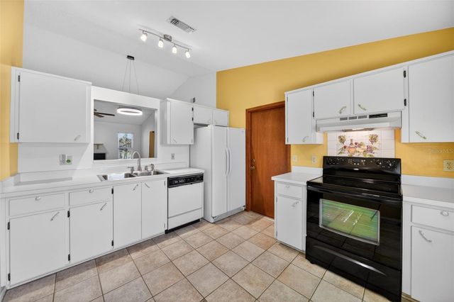 7632 LAKESIDE WOODS DRIVE, Orlando, FL 32810