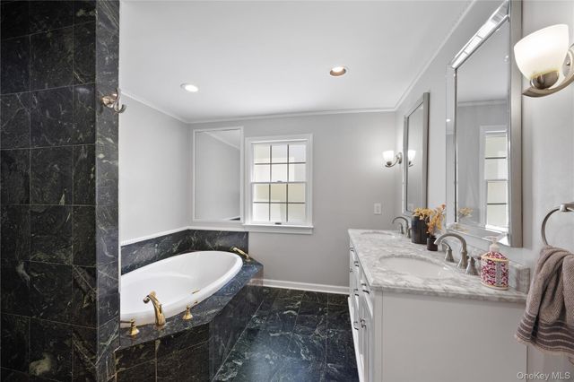 30 Smokey Hollow Court, Carmel, NY 10512