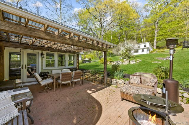 30 Smokey Hollow Court, Carmel, NY 10512