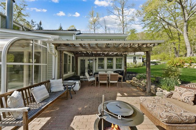 30 Smokey Hollow Court, Carmel, NY 10512