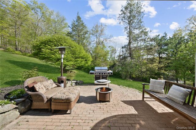 30 Smokey Hollow Court, Carmel, NY 10512