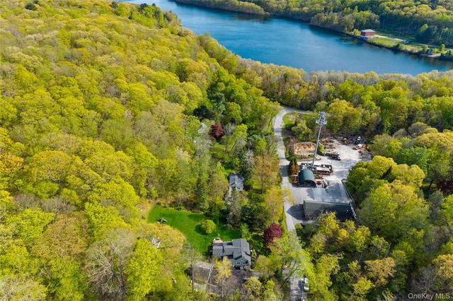 30 Smokey Hollow Court, Carmel, NY 10512