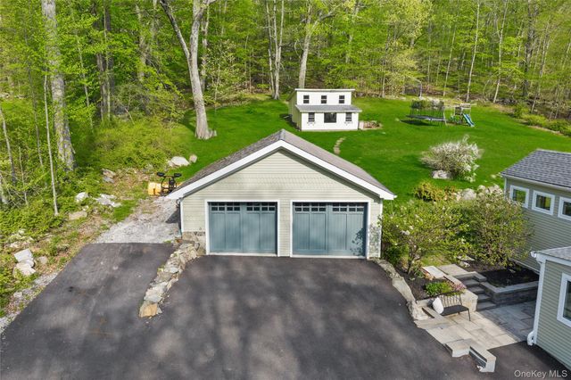 30 Smokey Hollow Court, Carmel, NY 10512