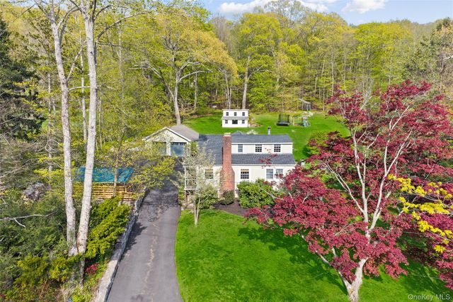 30 Smokey Hollow Court, Carmel, NY 10512