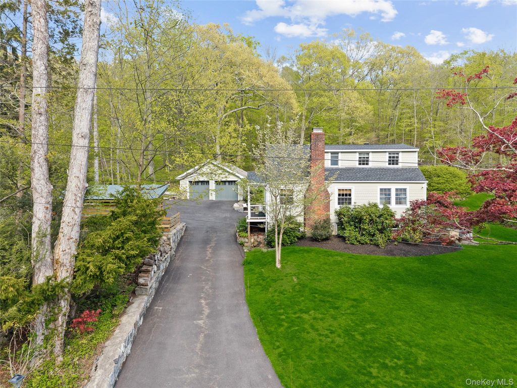30 Smokey Hollow Court, Carmel, NY 10512