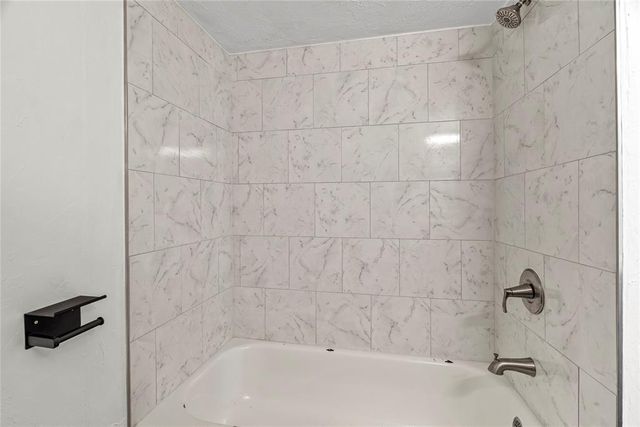 223 E Juniper Lane, Mustang, OK 73064