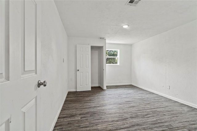 223 E Juniper Lane, Mustang, OK 73064